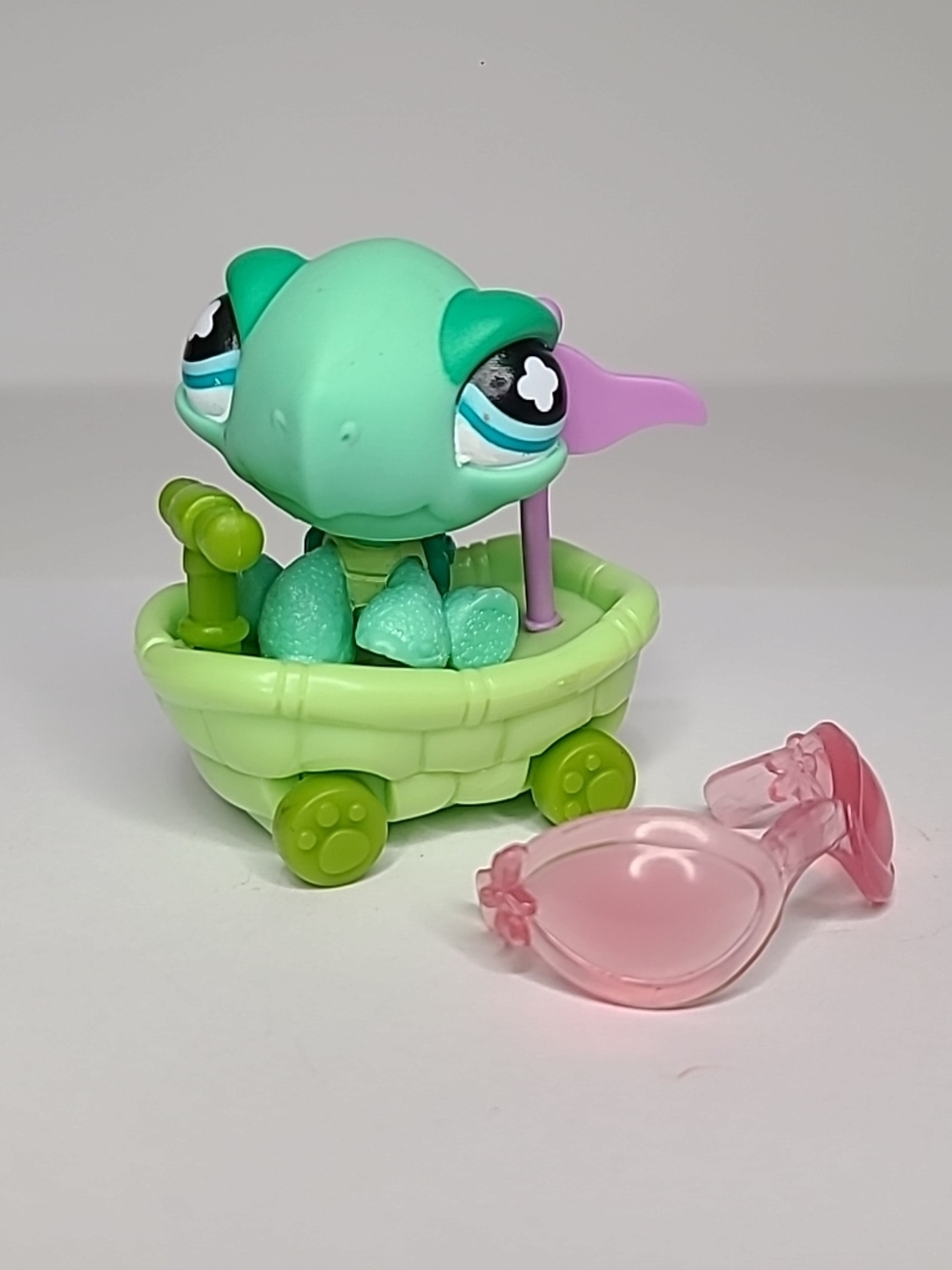 Littlest Pet Shop Portable Pets #642 Funniest Turtle with Shell Scooter & Goggle